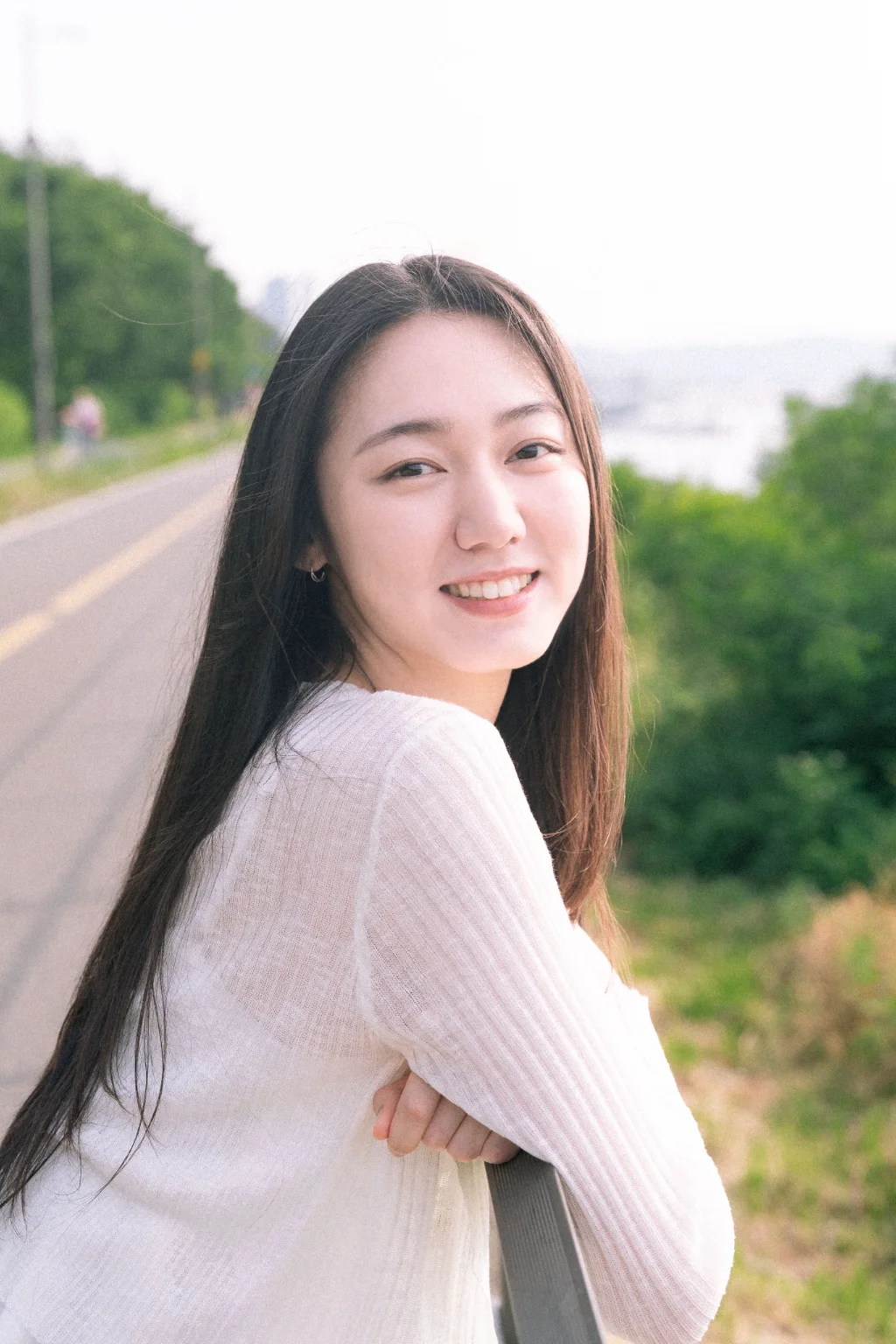 김윤진