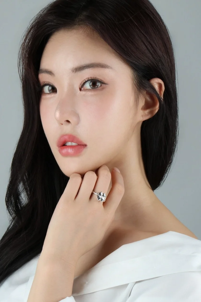 YANG YUNA