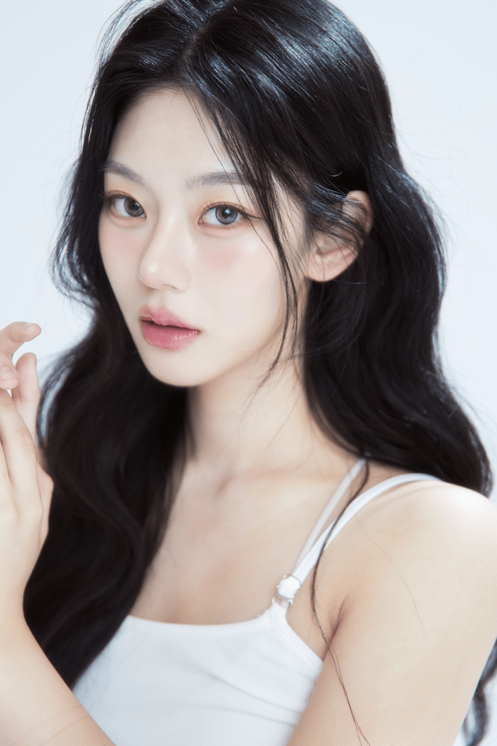 YUN JI LEE