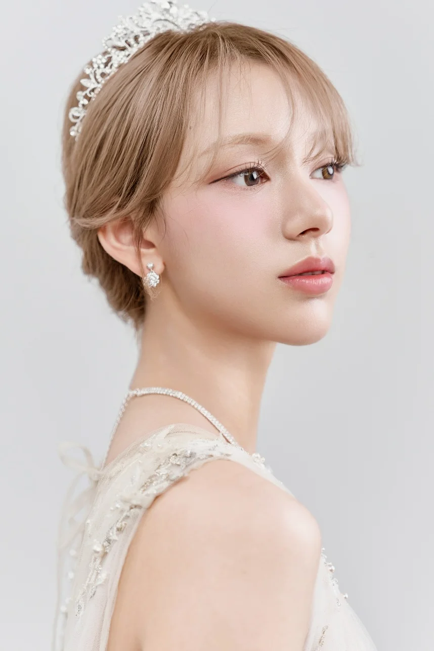 Minah Lee